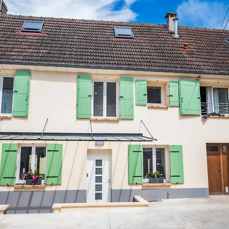 Les Cerisiers / Maison Pour 6 A Holiday home Cergy